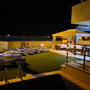 Villa Stunning With Pool, Albufeira